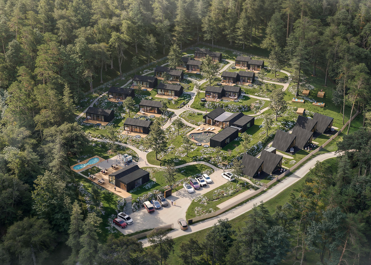 Vue aérienne d'un hameau Moodl en forêt, 12 habitats répartis autour d'une piscine commune